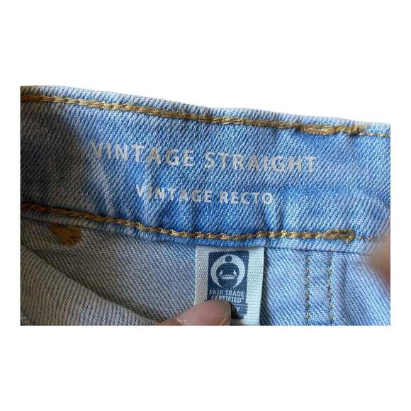 NWT Universal Thread Light Wash Blue Denim Vintage Jeans Women's Size 8 - Picture 9 of 12